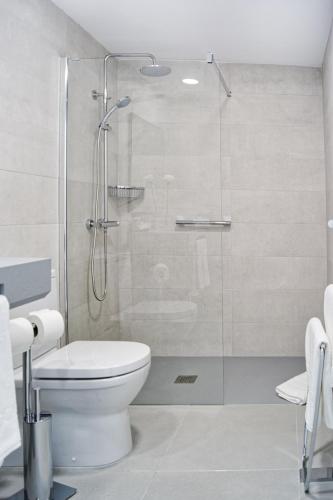 Habitación Doble Deluxe del hotel Sanom Beach Resort - Adults Only. Foto 4