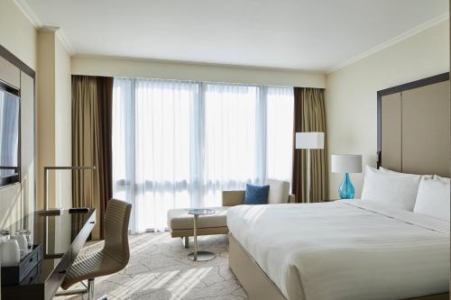 Habitación Superior con cama extragrande - Frente al muelle del hotel London Marriott Canary Wharf