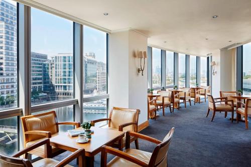 Suite Executive con acceso al salón del hotel London Marriott Canary Wharf. Foto 3