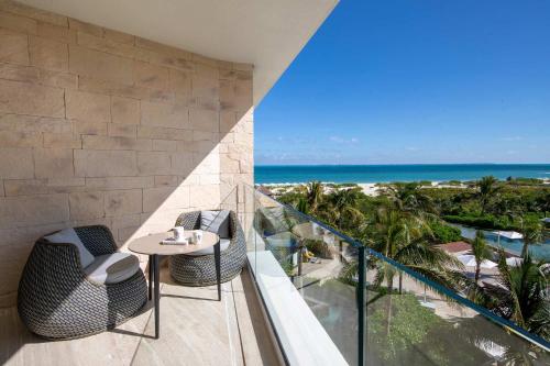 Suite Junior con vistas al mar del hotel TRS Coral Costa Mujeres. Foto 3