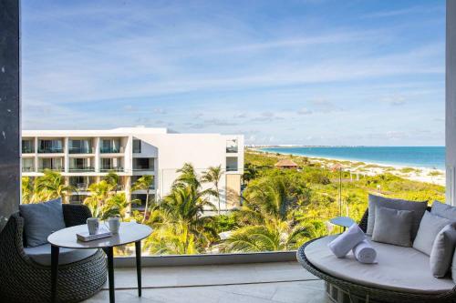 Suite Junior junto a la playa con vistas al mar del hotel TRS Coral Costa Mujeres. Foto 3