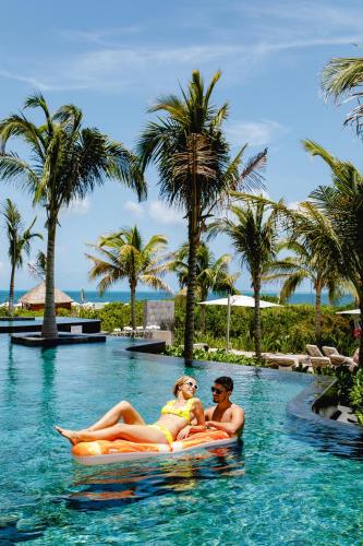 Suite Junior Swim Up - Junto a la playa del hotel TRS Coral Costa Mujeres. Foto 1