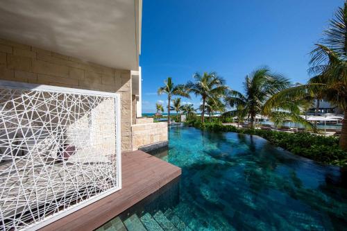 Suite Junior Swim Up - Junto a la playa del hotel TRS Coral Costa Mujeres. Foto 4