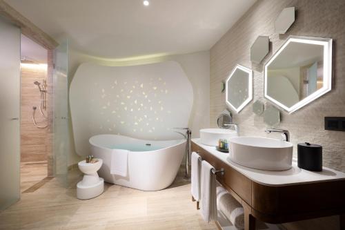 Suite Loft con jacuzzi y terraza con vistas al mar del hotel TRS Coral Costa Mujeres. Foto 5