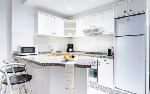 Apartamento de 1 dormitorio con vistas al mar del hotel Ona Beverly Hills Heights. Foto 2