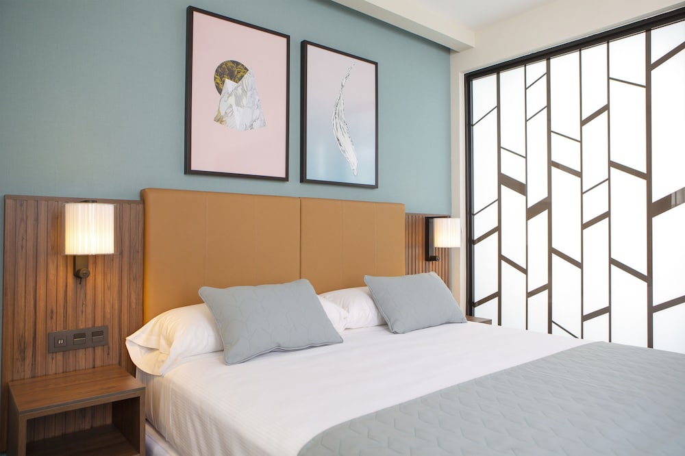 Habitación Deluxe (Superior King) del hotel RIU Plaza España. Foto 1