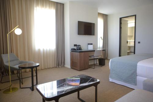 Deluxe Superior King Room del hotel RIU Plaza España. Foto 2