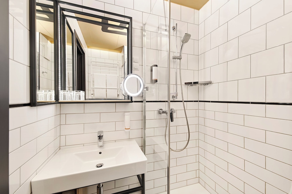 Habitación estándar doble, 1 cama de matrimonio del hotel D8. Foto 5