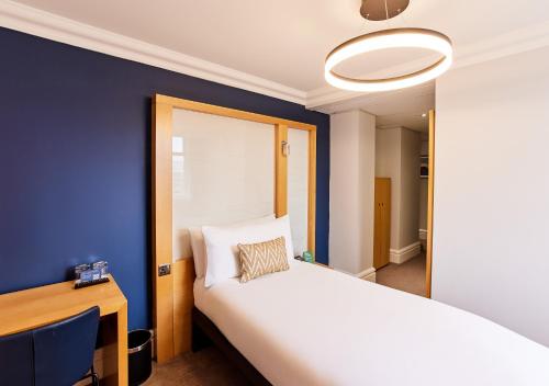 Habitación Individual Estándar del hotel Thistle London Park Lane. Foto 1