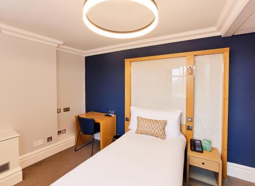 Habitación Individual Estándar del hotel Thistle London Park Lane. Foto 3