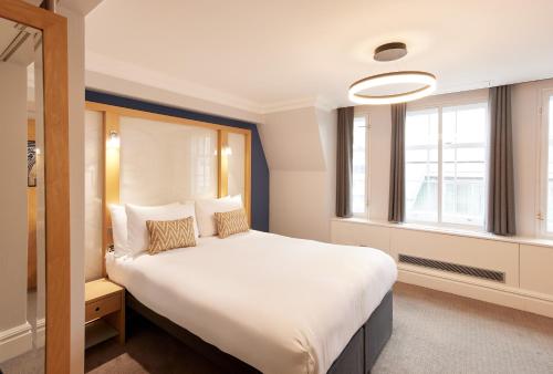 Habitación Doble Estándar del hotel Thistle London Park Lane. Foto 1