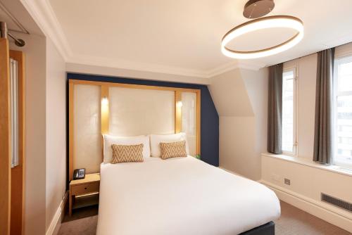 Habitación Doble Estándar del hotel Thistle London Park Lane. Foto 5