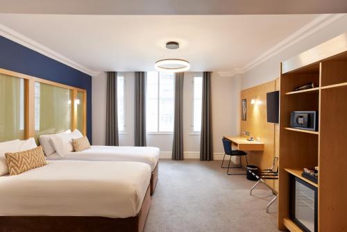 Habitación Doble Estándar - 2 camas del hotel Thistle London Park Lane. Foto 1