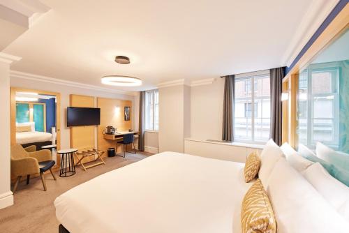 Habitación Deluxe con cama extragrande del hotel Thistle London Park Lane