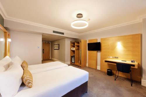 Habitación Doble Estándar - 2 camas del hotel Thistle London Park Lane. Foto 2