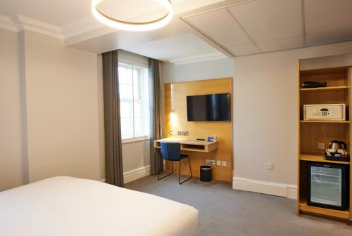 Habitación Doble Estándar del hotel Thistle London Park Lane. Foto 1