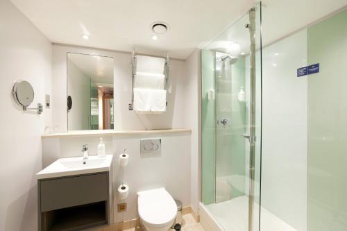 Habitación Doble Estándar del hotel Thistle London Park Lane. Foto 2