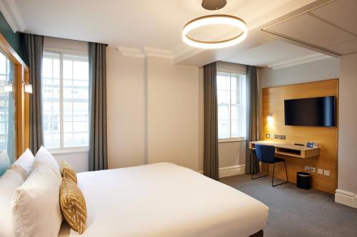 Habitación Doble Estándar del hotel Thistle London Park Lane. Foto 3