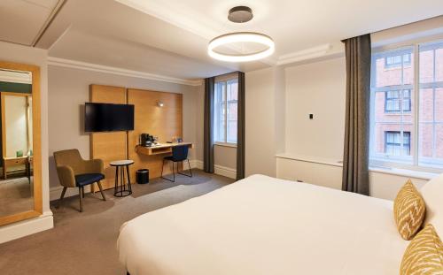 Habitación Deluxe con cama extragrande del hotel Thistle London Park Lane