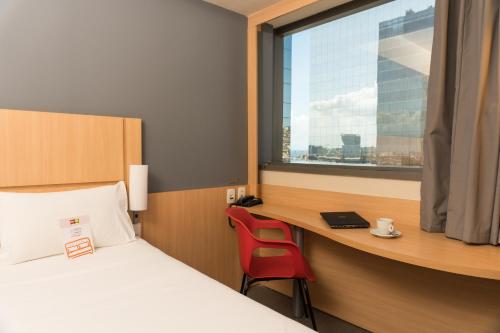 Habitación Doble Estándar del hotel Ibis Rio Porto Atlantico. Foto 9