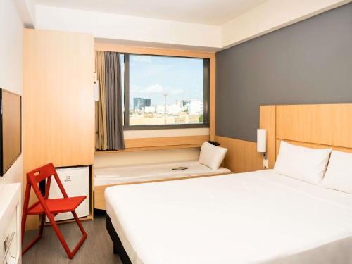 Habitación Doble Estándar con cama infantil adicional del hotel Ibis Rio Porto Atlantico