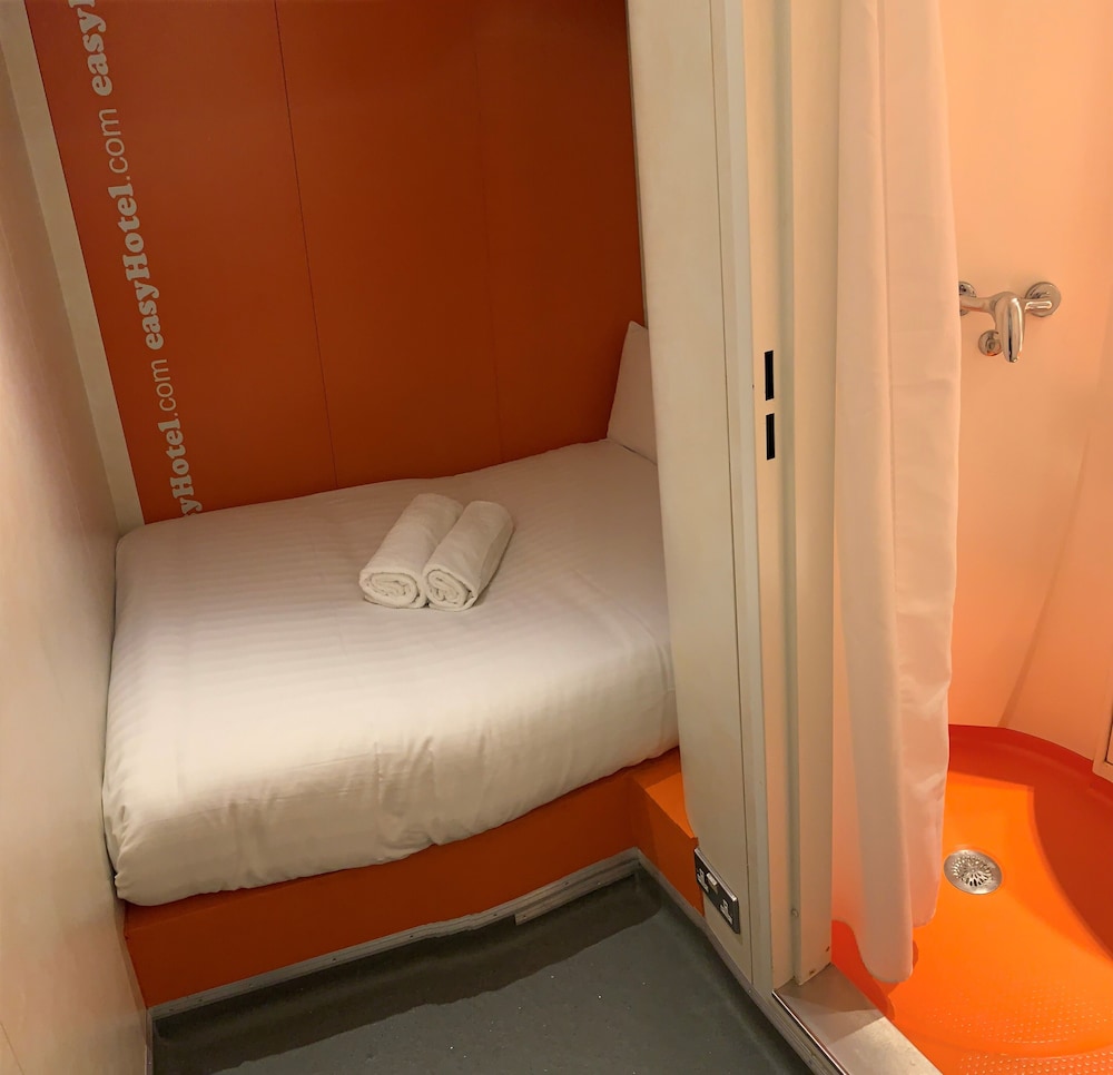 Habitación económica doble, sin ventanas del hotel Easyhotel South Kensington. Foto 4
