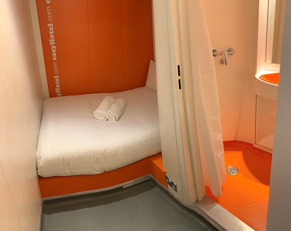 Habitación económica doble, sin ventanas del hotel Easyhotel South Kensington. Foto 5