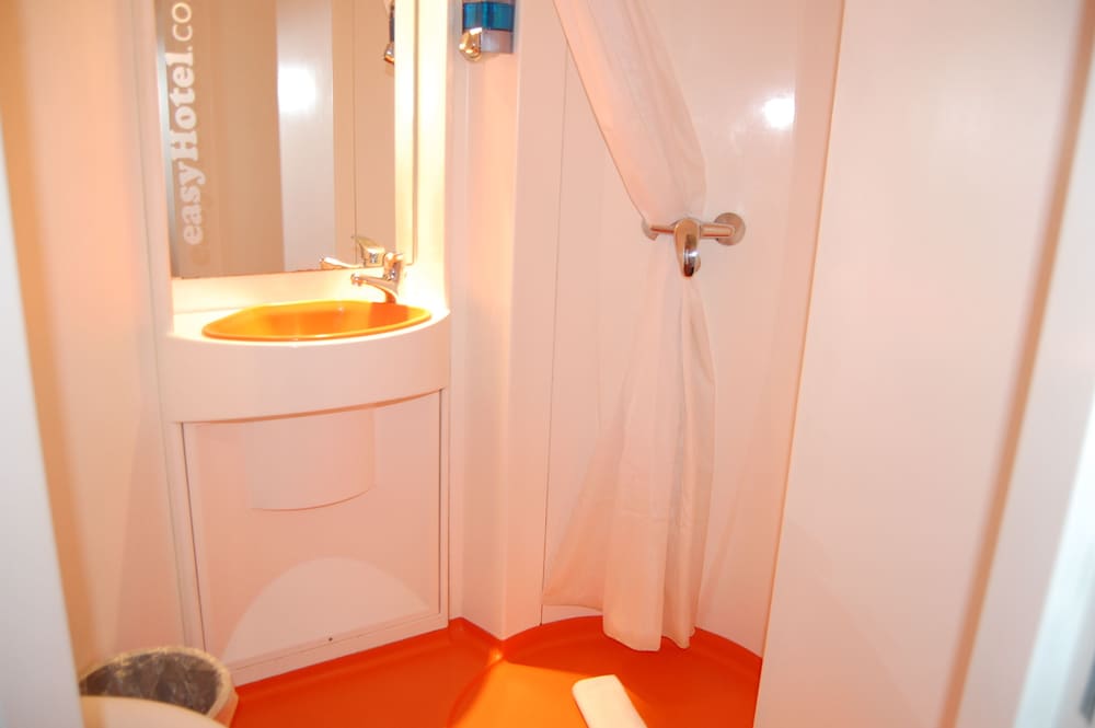 Habitación doble, sin ventanas del hotel Easyhotel South Kensington. Foto 7