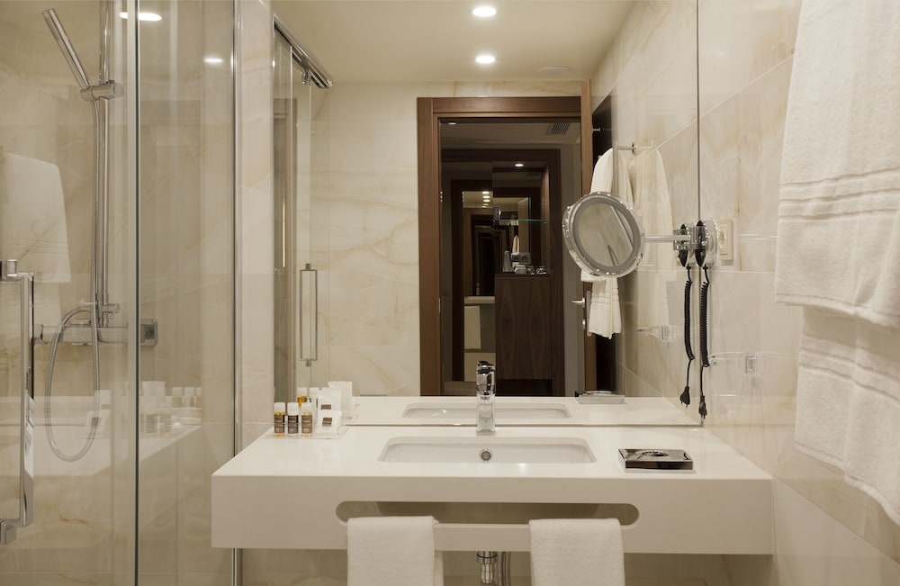 Habitación Deluxe con 2 camas individuales del hotel Turim Santa Maria. Foto 2