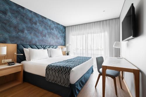 Habitación Doble Deluxe con balcón del hotel Eurostars Matosinhos
