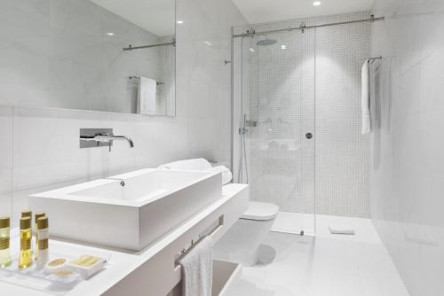 Habitación Doble Deluxe con balcón del hotel Eurostars Matosinhos. Foto 4