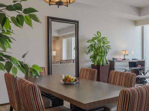 One - Bedroom Premium Apartment with Burj Khalifa and Creek View del hotel Swissotel Living Al Ghurair. Foto 5