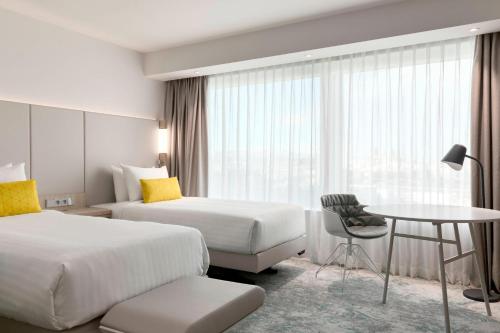 Habitación Doble con vistas al Sacre Coeur del hotel Courtyard by Marriott Paris Gare de Lyon. Foto 1