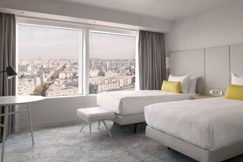Habitación Doble con vistas al Sacre Coeur del hotel Courtyard by Marriott Paris Gare de Lyon. Foto 2