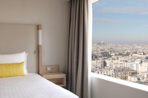 Habitación con vistas al Sacre Coeur - 1 cama extragrande del hotel Courtyard by Marriott Paris Gare de Lyon. Foto 3