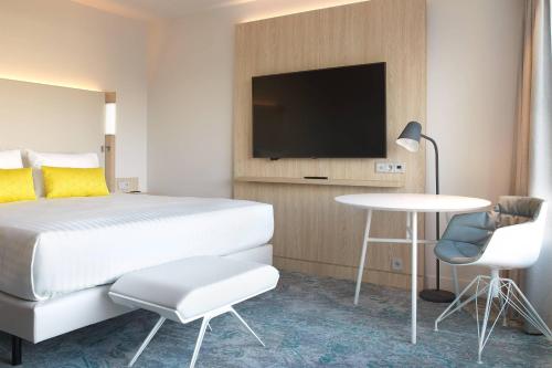 Habitación Familiar con vistas al Sacre Coeur del hotel Courtyard by Marriott Paris Gare de Lyon. Foto 3