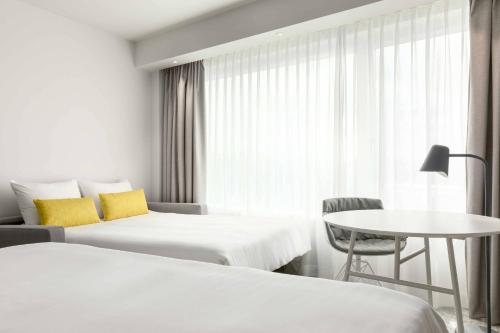 Habitación Familiar con vistas al Sacre Coeur del hotel Courtyard by Marriott Paris Gare de Lyon. Foto 4