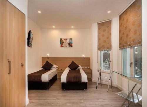 Estudio con 2 camas individuales del hotel NOX HOTELS - Kensington. Foto 23