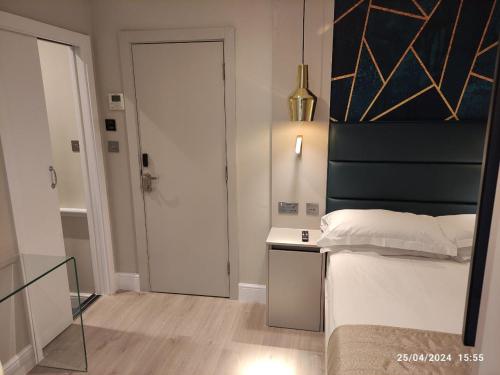 Estudio Familiar con 2 dormitorios independientes del hotel NOX HOTELS - Kensington. Foto 17