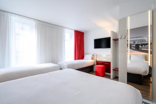 Habitación Familiar del hotel B and B Brussels Centre Gare du Midi. Foto 4