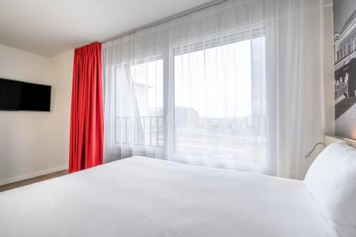 Habitación Doble adaptada para personas con movilidad reducida del hotel B and B Brussels Centre Gare du Midi. Foto 4