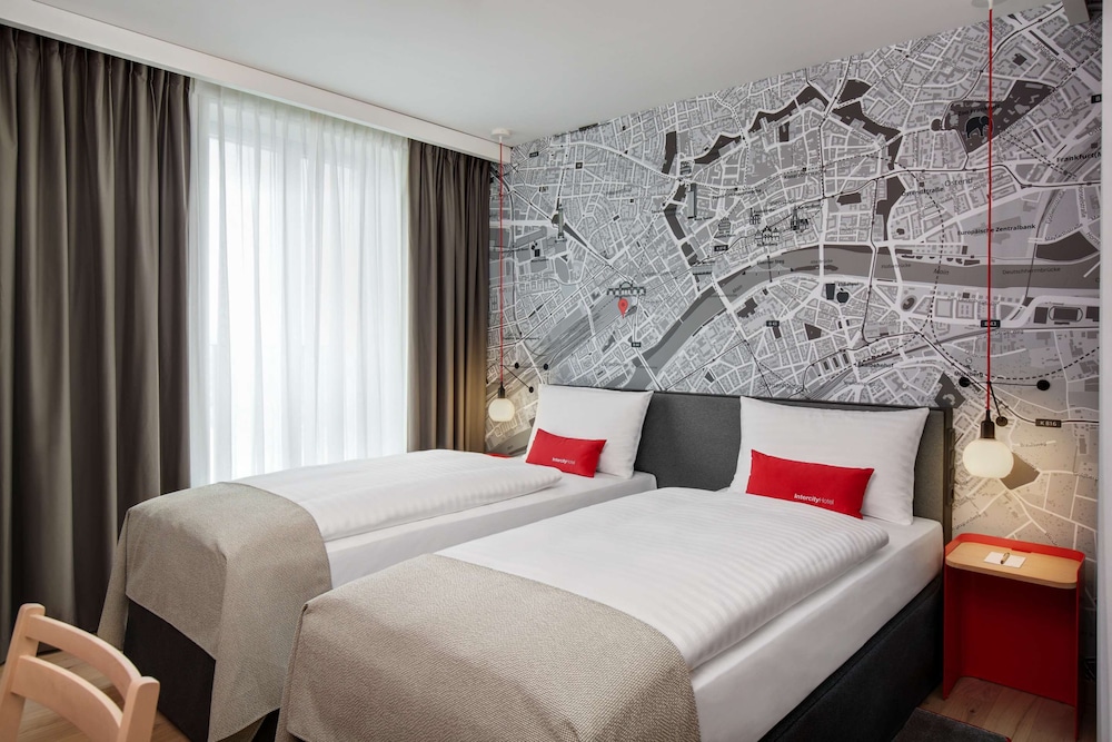 Habitación superior con 2 camas individuales del hotel Intercityhotel Frankfurt Hauptbahnhof Süd. Foto 1