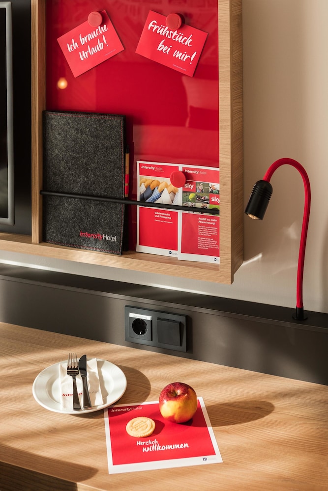 Habitación superior con 2 camas individuales del hotel Intercityhotel Frankfurt Hauptbahnhof Süd. Foto 3