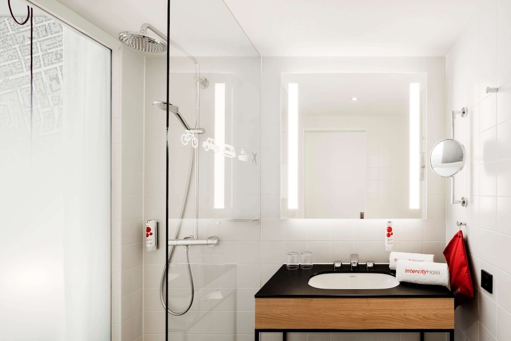 Habitación Business del hotel Intercityhotel Frankfurt Hauptbahnhof Süd. Foto 4
