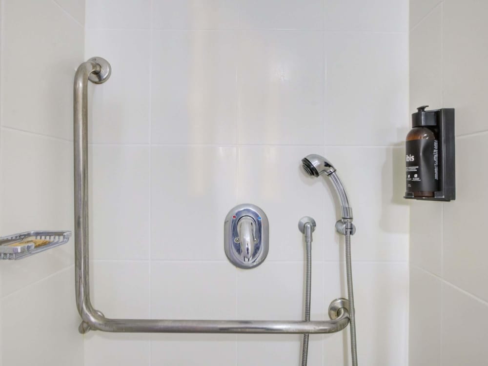 HABITACIÓN STANDARD ADAPTADA CON 1 CAMA DOBLE del hotel Ibis Copacabana Posto 2. Foto 4