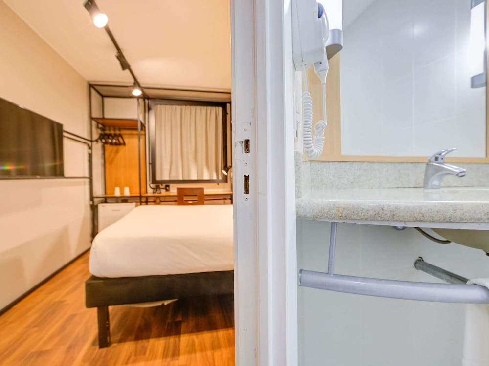 Apartamento Standard con cama doble del hotel Ibis Copacabana Posto 2. Foto 1