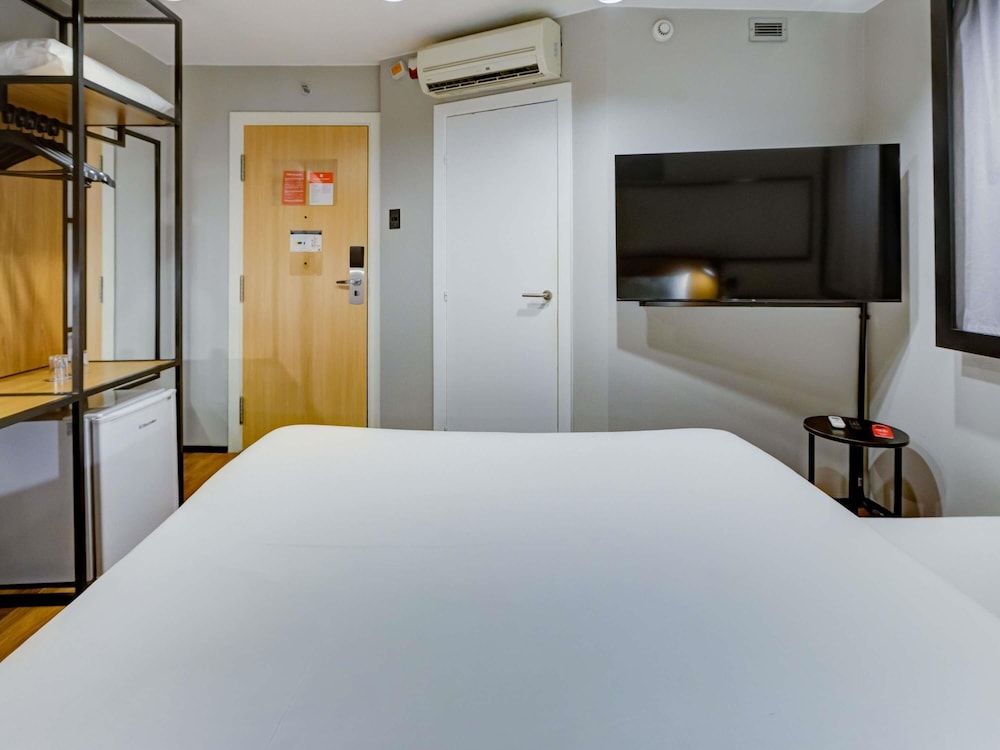 Apartamento Standard con una cama doble y cama supletoria para un niño menor de 12 años del hotel Ibis Copacabana Posto 2. Foto 6