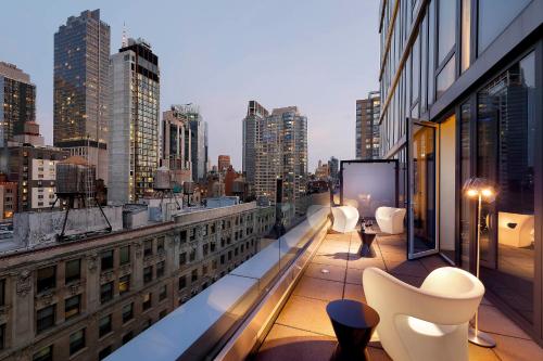 Estudio con terraza y vistas a la ciudad del hotel Innside New York NoMad. Foto 1