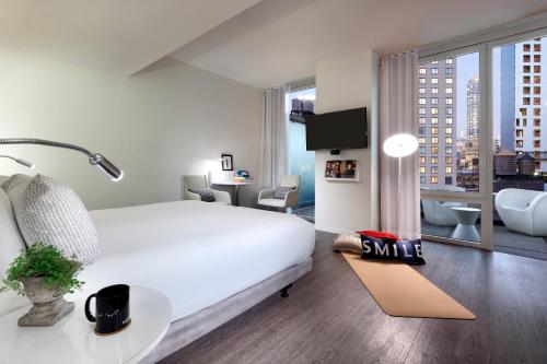 Estudio con terraza y vistas a la ciudad del hotel Innside New York NoMad. Foto 4