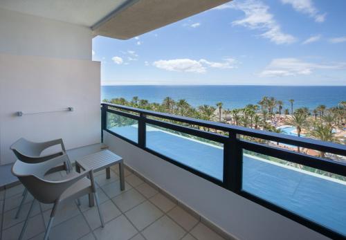 Habitación doble Vista Mar Balcón o Terraza 2 Camas individuales del hotel Grupotel Orquidea. Foto 3